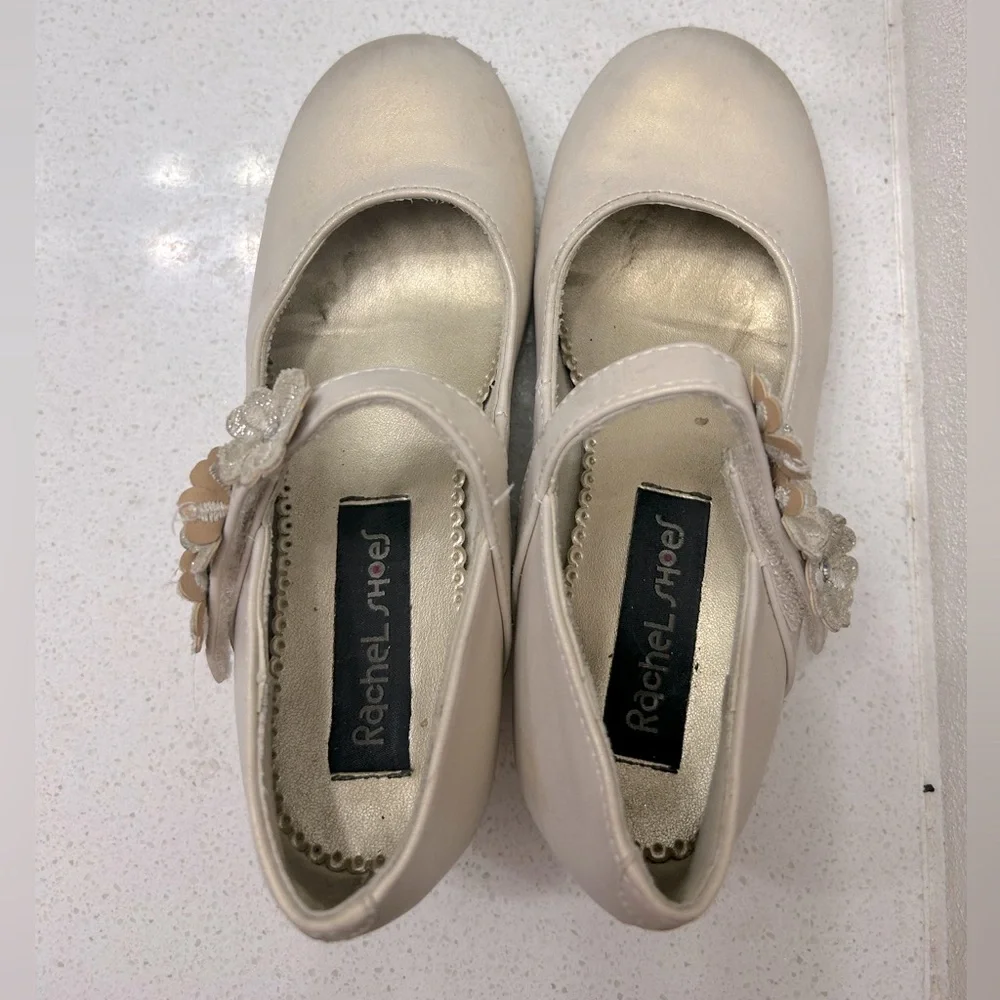 🦋 Elegant Ivory Mary Jane Shoes with Floral Accent size 13